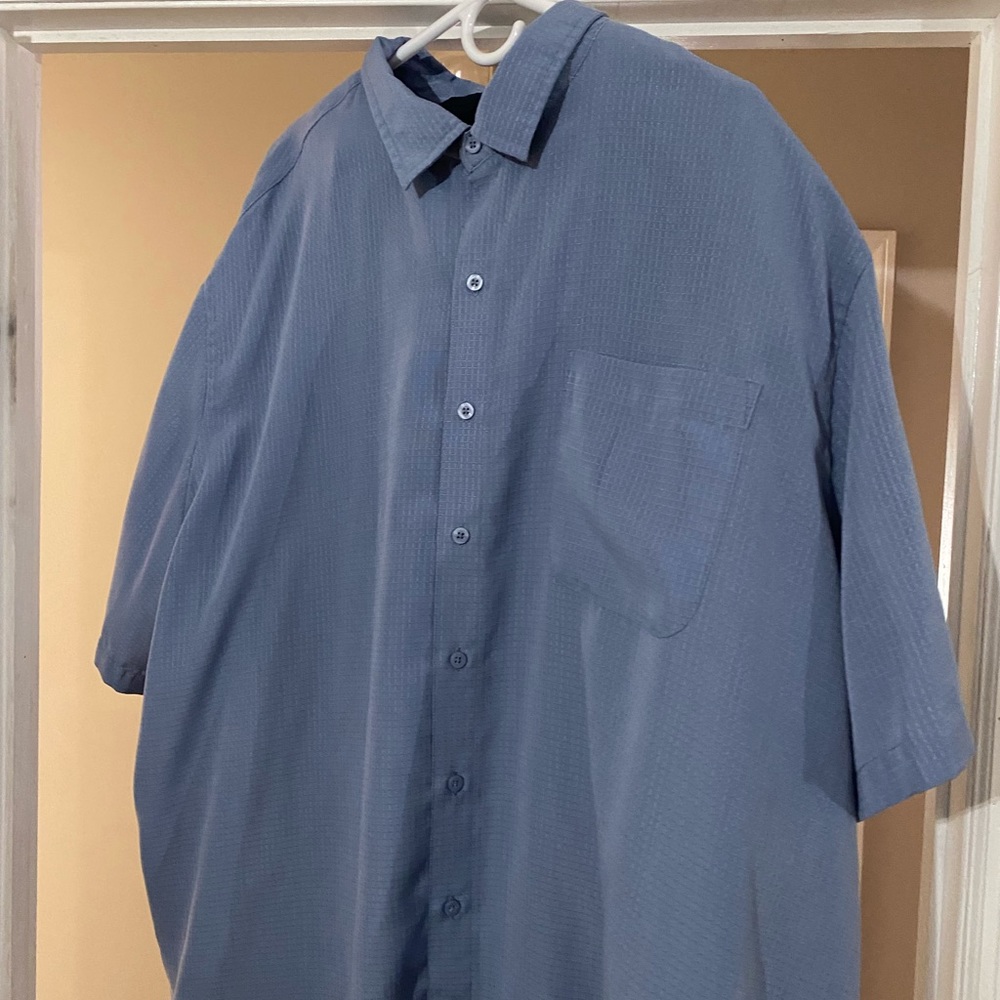 Two button down shirts - Picture 5 of 5